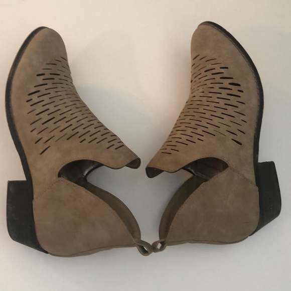 Camel beige tan color Yoki booties with heel - Picture 5 of 7